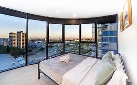 Central 2Br-2Ba Resort-Style Retreat In Hamilton M21